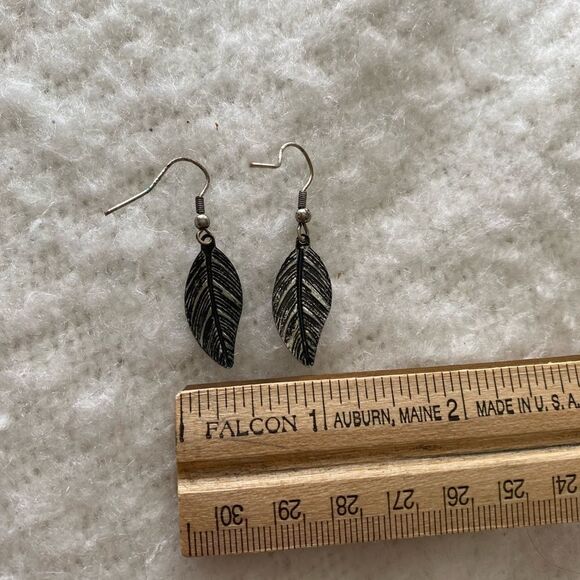Small silver leaf earrings - Picture 4 of 4